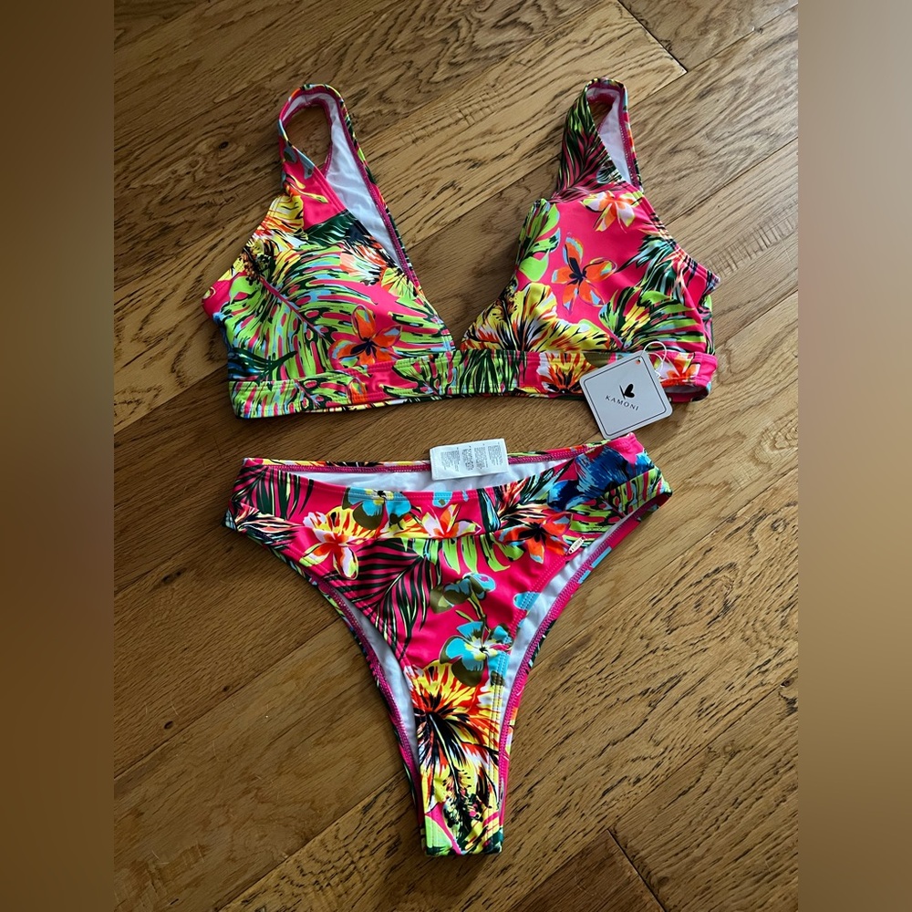 NWT - KAMONI - Vibrant Floral Bikini Set M bottom XL top